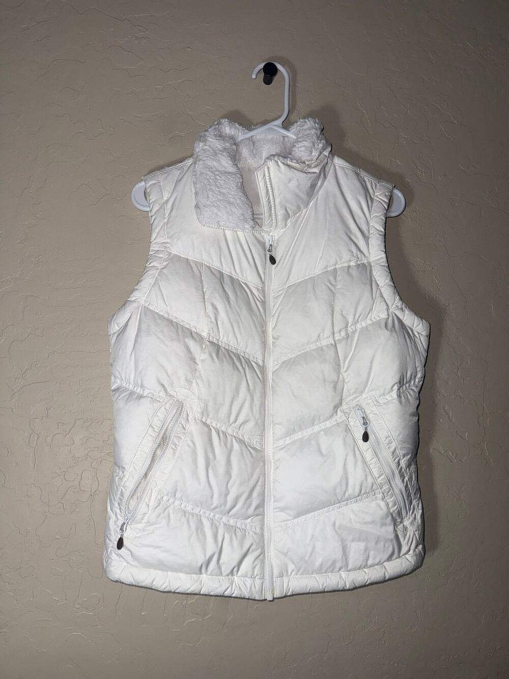 Columbia faux fur collar down filled white puff vest size medium